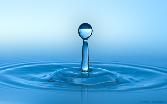 water_drop_splash_in_blue_water_download_gift.jpg